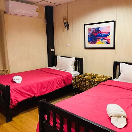 Noom Guesthouse Лопбури Экстерьер фото