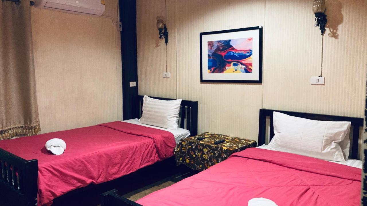 Noom Guesthouse Лопбури Экстерьер фото