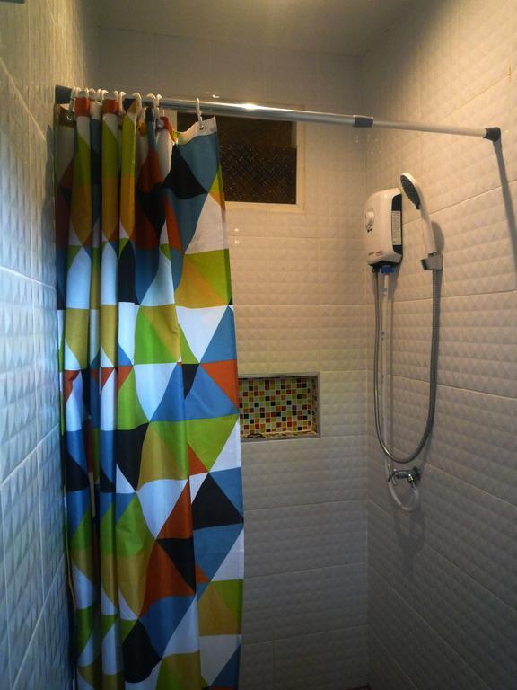 Noom Guesthouse Лопбури Экстерьер фото