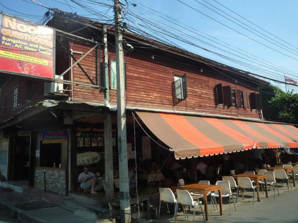 Noom Guesthouse Лопбури Экстерьер фото